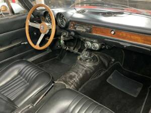 Image 11/50 of Alfa Romeo Giulia GT 1300 Junior (1972)