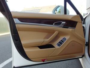 Bild 43/99 von Porsche Panamera Turbo (2009)