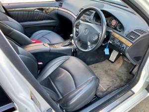 Image 12/47 of Mercedes-Benz E 63 AMG (2006)