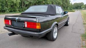 Immagine 2/53 di BMW 320i (1989)