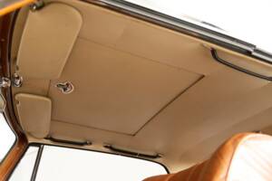 Bild 23/44 von Mercedes-Benz 220 SE b (1964)