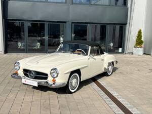 Afbeelding 2/28 van Mercedes-Benz 190 SL (1960)
