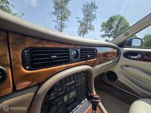 Bild 21/41 von Jaguar XJ 8 Executive (1997)