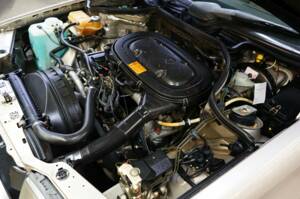 Bild 32/33 von Mercedes-Benz 230 E (1990)