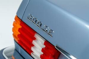 Imagen 5/19 de Mercedes-Benz 300 SE (1990)