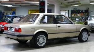 Afbeelding 6/40 van BMW 318i (1987)