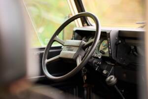 Image 15/42 of Land Rover 110 (1984)