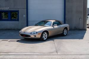 Image 2/91 de Jaguar XK8 4.0 (2000)
