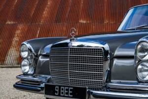 Image 17/37 of Mercedes-Benz 280 SE 3,5 (1970)