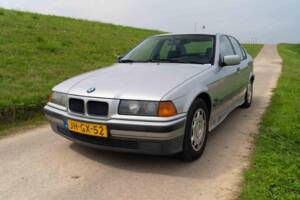 Image 1/40 de BMW 320i (1994)