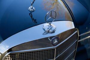 Image 17/29 de Mercedes-Benz 220 SE b (1966)