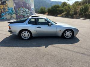 Image 11/98 of Porsche 944 Turbo S (1988)