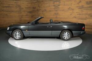 Bild 17/19 von Mercedes-Benz E 320 (1994)
