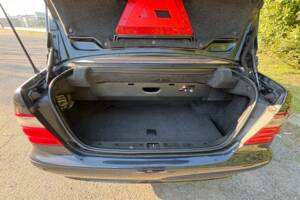 Image 14/24 of Mercedes-Benz CLK 430 (2000)