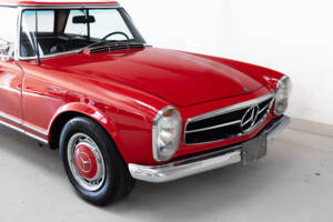 Image 21/30 of Mercedes-Benz 280 SL (1968)