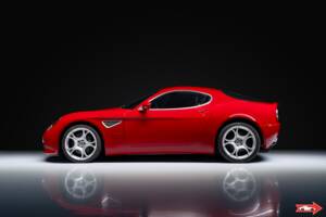Image 2/5 of Alfa Romeo 8C Competizione (2008)
