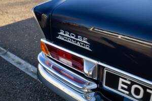 Image 16/29 de Mercedes-Benz 220 SE b (1966)