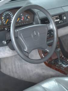Image 42/56 de Mercedes-Benz 500 SL (1993)