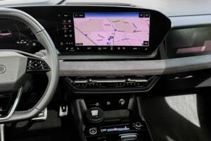 Image 6/15 of Audi Q6 e-tron quattro (2024)