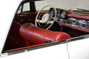 Image 51/61 de Mercedes-Benz 250 SE (1966)