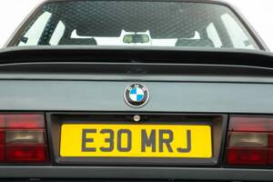 Image 34/50 of BMW 325i (1990)