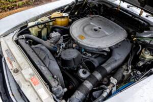 Image 29/31 of Mercedes-Benz 560 SL (1987)
