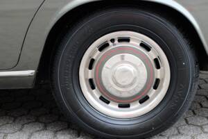 Image 22/48 of Bentley T 1 (1967)