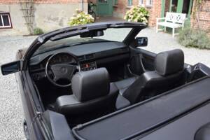 Image 9/15 of Mercedes-Benz E 200 (1997)