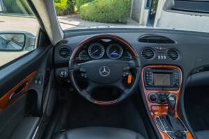 Image 61/86 de Mercedes-Benz SL 500 (2002)