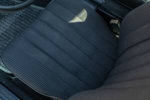 Bild 31/50 von Mercedes-Benz 190 E (1988)