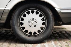 Image 25/50 of Mercedes-Benz 500 SEL (1984)