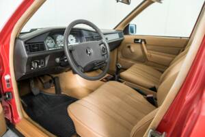 Obraz 16/50 pojazdu Mercedes-Benz 190 D (1986)
