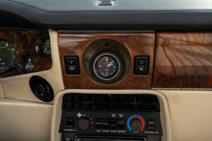Afbeelding 22/32 van Aston Martin V8 Vantage Volante (1988)