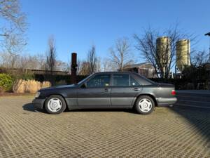 Bild 2/17 von Mercedes-Benz E 200 (1994)