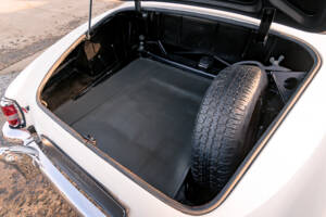 Image 38/42 of Mercedes-Benz 190 SL (1961)