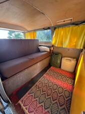 Image 11/20 of Volkswagen T2b Kombi (1974)