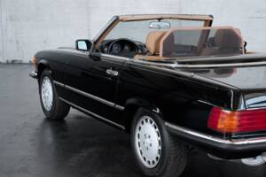 Image 12/50 de Mercedes-Benz 560 SL (1989)