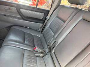 Image 22/28 of Toyota Land Cruiser J 100 V8 (2002)