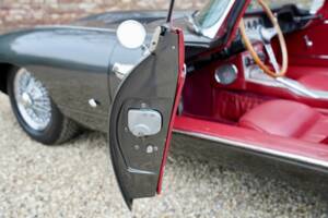 Immagine 16/50 di Jaguar E-Type 3.8 (1961)
