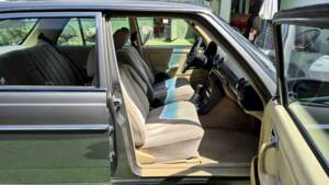 Image 46/71 of Mercedes-Benz 240 D (1980)