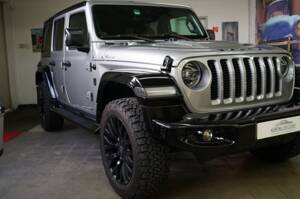 Image 2/29 de Jeep Wrangler 2.0T Sahara (2020)