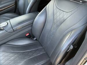 Bild 12/43 von Mercedes-Benz Maybach S 500 (2015)