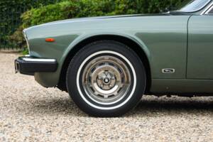 Image 27/50 of Jaguar XJ 6 4.2 (1985)