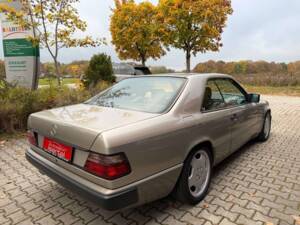 Bild 7/21 von Mercedes-Benz 300 CE (1988)
