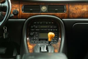 Image 36/50 de Jaguar XJR 4.0 (2000)