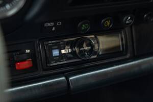 Afbeelding 36/45 van Porsche 911 Carrera 3.2 (WTL) (1988)