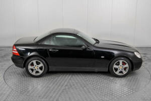 Image 42/45 of Mercedes-Benz SLK 200 (1999)