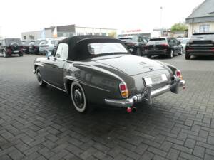 Image 6/26 of Mercedes-Benz 190 SL (1962)