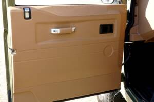 Bild 30/32 von Land Rover Defender 90 Works V8 (2014)