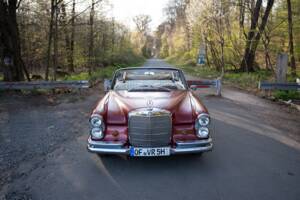 Afbeelding 6/14 van Mercedes-Benz 220 SE b (1963)